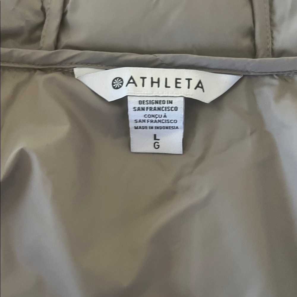 Athleta  Air Puffer Vest ( NWOT) - Picture 5 of 6